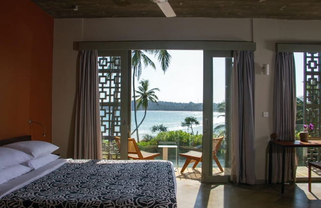 Modern Beach Villa With Roof Garden - Photo 23