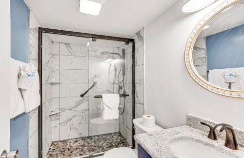 Beachfront Studio with Community Indoor Pool! - Foto 12