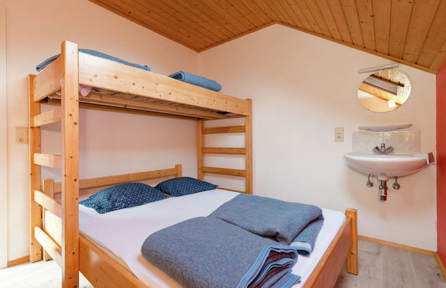 Holiday Home in Deiffelt Near Forest - Photo 7