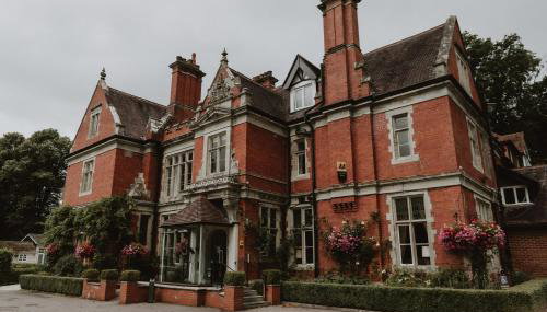 The Coed-Y-Mwstwr Hotel - Foto 1