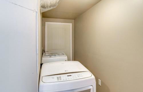 Porch and Game Room! Getaway on Lookout Shoals Lake - Foto 18