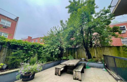 Bright 2-Story Brooklyn Oasis w Patio & Fire Pit - Foto 18