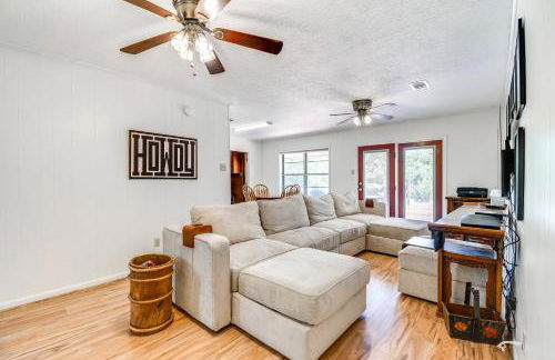 2 Mi to Kyle Field Bryan Home with Fenced Yard - Photo 3