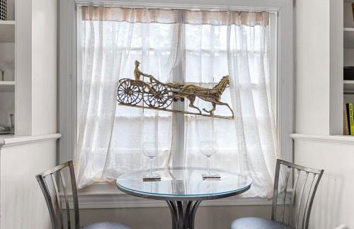 Historic Carriage House Retreat - Foto 4