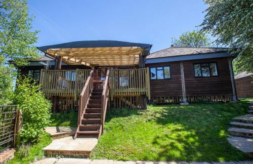 Tree Tops Holiday Let & Sauna South Downs West Sussex Sleeps 10 - Foto 2