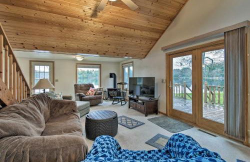 Lakefront Home with Seasonal Dock - 2 Mi to Skiing! - Foto 3
