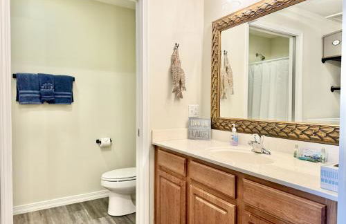 Lower Level Condo B-2 with Dock - Foto 10