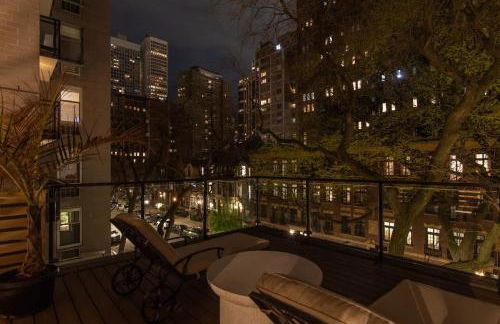 Luxury Gold Coast Penthouse with Deck & Views - Photo 50