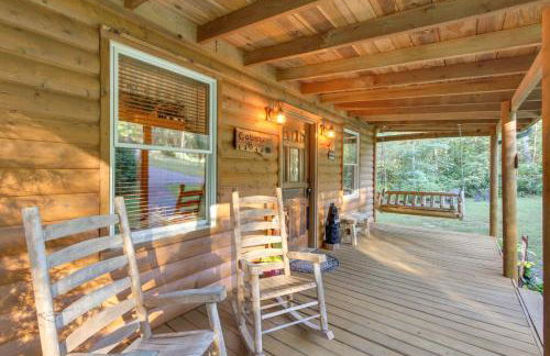 Backyard and Porch Rural Cosby Log Cabin! - Foto 3