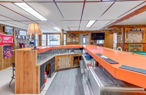 Lakefront Suring Home with Pool Table and Views! - Foto 13