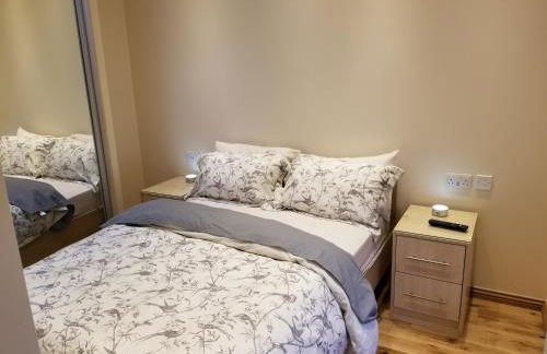 London Luxury Apartment 4 Bedroom Sleeps 12 people with 4 Bathrooms 1 Min walk from Station - Foto 1