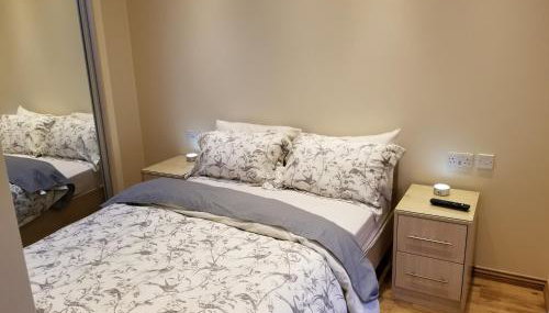 London Luxury Apartment 4 Bedroom Sleeps 12 people with 4 Bathrooms 1 Min walk from Station - Foto 1