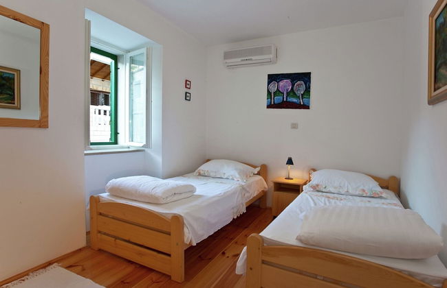 Villa in Sumartin Near Beach & Private Pool - Photo 5