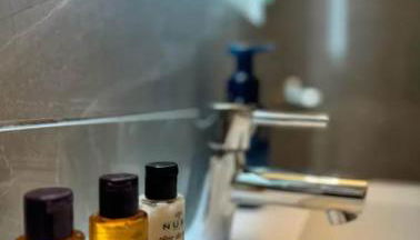 NEW Chic & Cozy 1BD Apartment Near East River, Minutes from Central Park - Foto 5, Shower