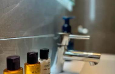 NEW Chic & Cozy 1BD Apartment Near East River, Minutes from Central Park - Foto 5