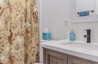 Ann Avenue Charming 3 Bedroom Retreat Near Downtown St Louis - Photo 4