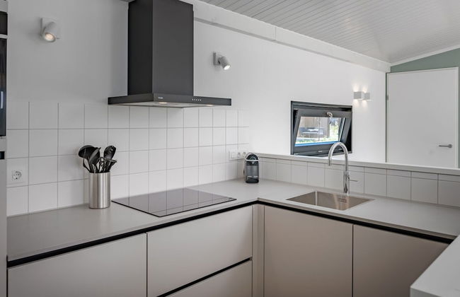 Comfortable Lodge in a Holiday Park - Foto 6