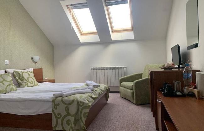 Room-granat Double Room 1- Next to Gondo - Photo 16