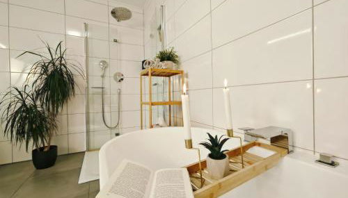Kaiserin Sisi für bis zu 6 - Arbeitsplatz, Badewanne, Parkplatz, Waschmaschine - Foto 5, Shower