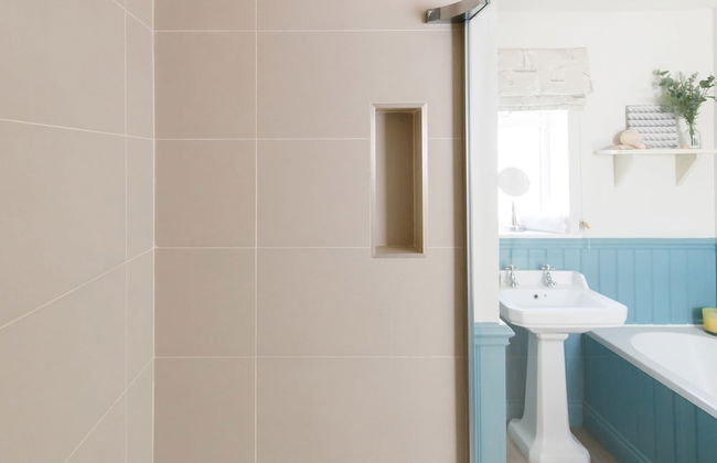 4BR Beach House Sleeps 10 - 5 Mins Walk to the Sea - Foto 25