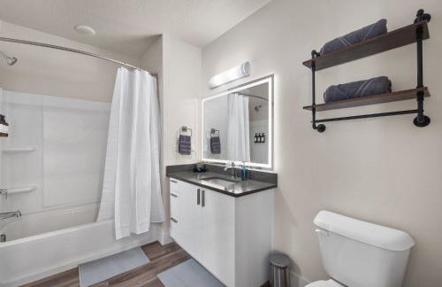 Deluxe 2BR Convention Center Gym, Pool, Htub, Pkg - Foto 33