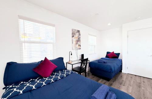 Cozy 3 BR Townhouse with Balcony - Photo 44