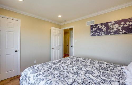 Easy SF Access! Spacious Family Home with Yard - Foto 22