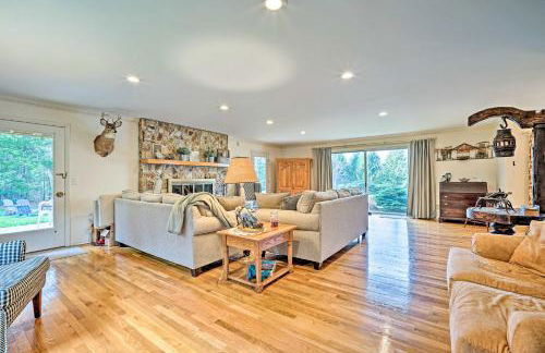 Family Winter Retreat with Hot Tub 14 Mi to Slopes! - Foto 6