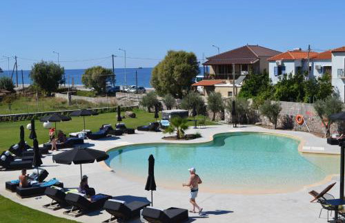 Niki Studios Sea - Front - Photo 47