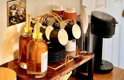 Luxury Villa- 3 mins to Mohegan- Fully Stocked with Fireplace- Jacuzzi, Saltwater Pools, Sauna - Foto 13