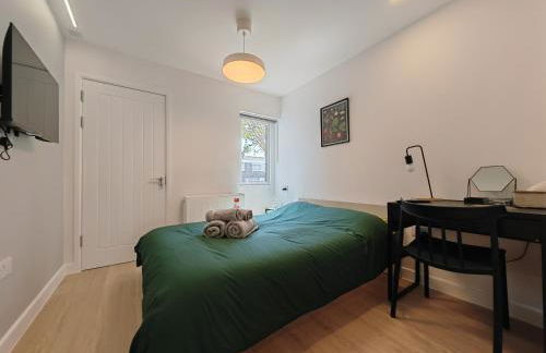 Gated 2 Guests Private House Free Parking - Foto 2