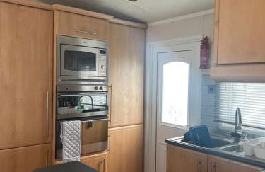 Immaculate 2-Bed Lodge in Monreith - Photo 10