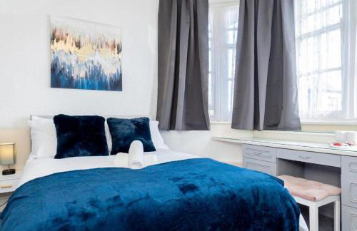 Contractor Stay above bar and restaurant - Foto 7