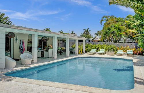 New! Waterfront Heated Pool, Fishing Pier, Designer Touches, 2mi to Beach - Photo 11