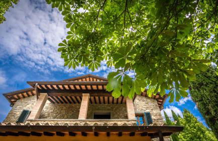 Experience the charm of Tenuta Le Caselle, a cozy farmhouse surrounded by nature and comfort! - Foto 2