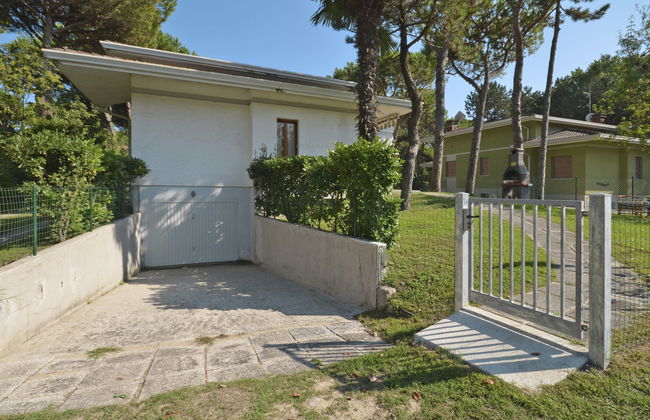 4 bedroom House in Lignano Sabbiadoro with garden and terrace - Photo 10