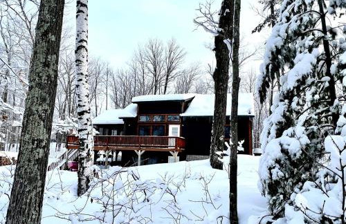 Cozy Lakefront Retreat with Game Room, Outdoor Living and Dock in Wisconsin - Foto 26