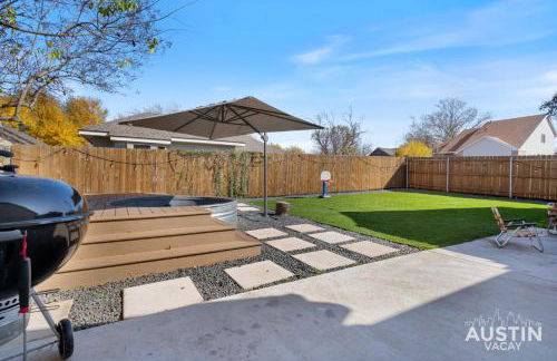 Family 3BR 2BA Home Near Charming Main Street w Cowboy Pool by Austin Vacay - Foto 21