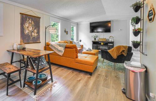 Peaceful Brookside Getaway about 10 Mi to Okemo Slopes! - Foto 6