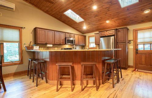 King Bed, Putt-Putt w/ Hot Tub, & Other Games - Foto 27