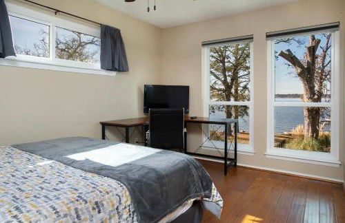 Lakefront House with Boat Dock, BBQ in Peaceful Flint - Foto 25