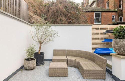 3 Bedroom, 3 bathroom large flat with sea views! - Foto 18