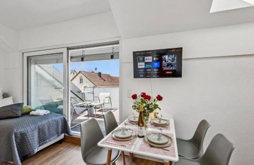 Harmonie Homes - Built in 2025 - High-Quality Beds & Linen - Full Kitchen - Fiber WiFi - 4K Smart TV - 2 Balconies - Elevator - Free Private Parking - Near Augsburg - 20 Min via Autobahn to Munich-West - Foto 25