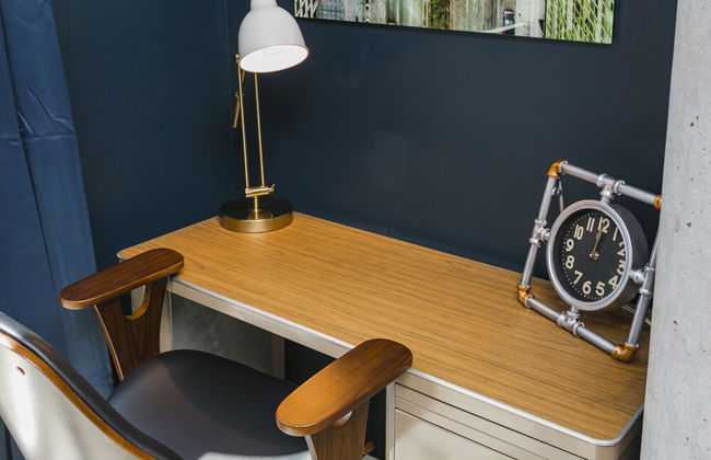 Mid Century Modern Downtown Condo | 30+ Night Min - Foto 23