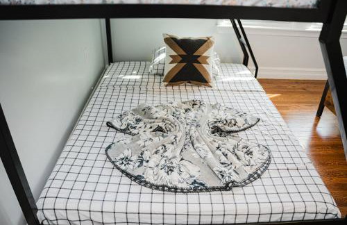 74L - 2BR Quincy - Cozy Couple Hideout near Wollaston Beach - Foto 33