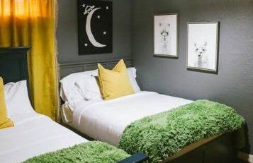 Vibrant Forest Retreat - Game Room, Spa, Fire Pit - Sleeps10 - Foto 45