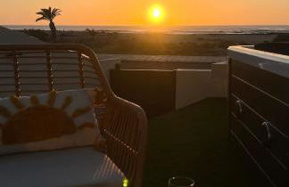 Amber Skies Seafront Retreat - Photo 25