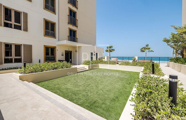 Full Sea View 1Bed Le Pont B1 in La Mer - Photo 1