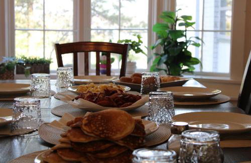 The Hillside B&B. Home w/ Breakfast Service! - Foto 34
