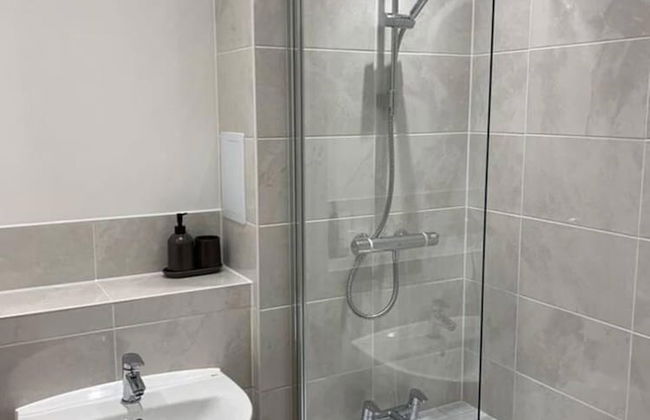 Inviting 2-bed Apartment in Grays - Photo 17